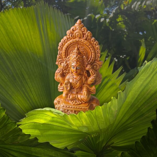 Arembi Terracotta Handcrafted Maha Lakshmi Idol (Pack of 1)